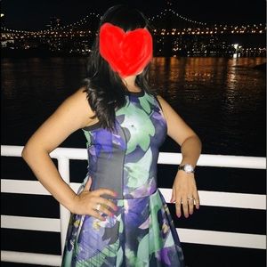 Vince Camuto Dress 👗 Size 4-6